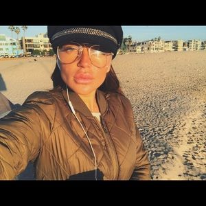 Meet your Posher, Iana